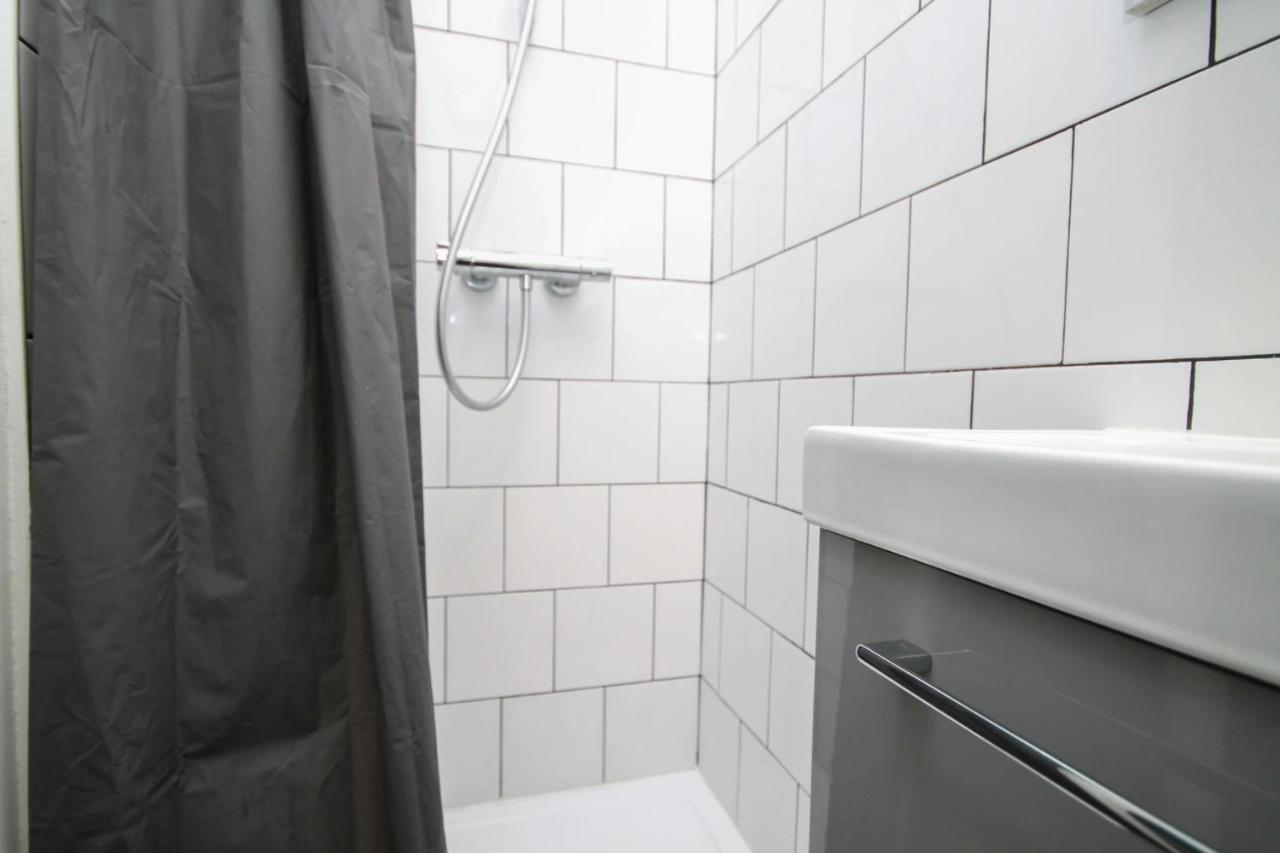 02 - Chambre Avec Lit Double Et Sdb Prive Wifi Saint-Denis  Kültér fotó